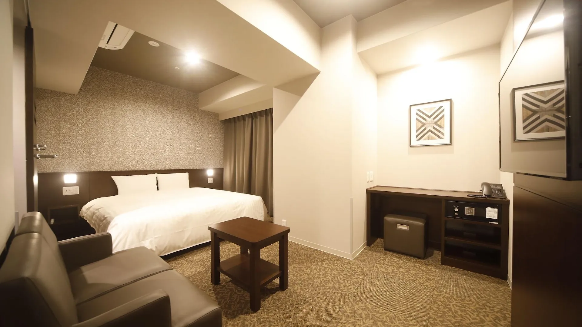 Dormy Inn Premium Osaka Kitahama מלון